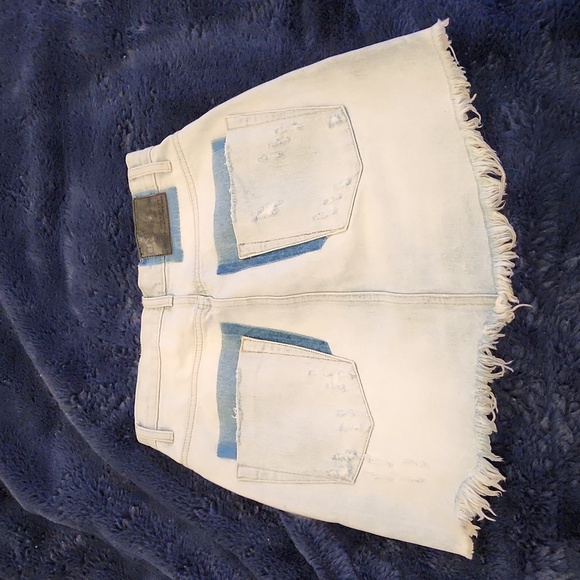 Super light wash, distressed two tone One Teaspoon skirt size 26! - Picture 6 of 10